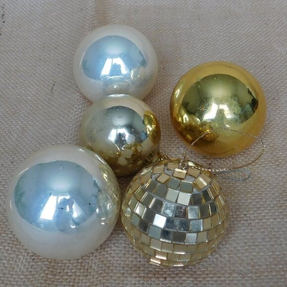 Mixed Lot Christmas Ornaments Gold Clear White Angels Nativity Set Bulbs Trees - Picture 6 of 6